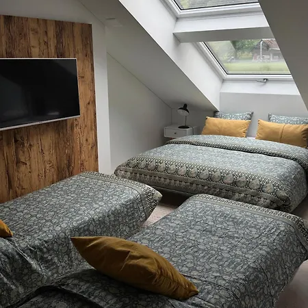 Stilvolles Loft Mit Naturpool شقة *