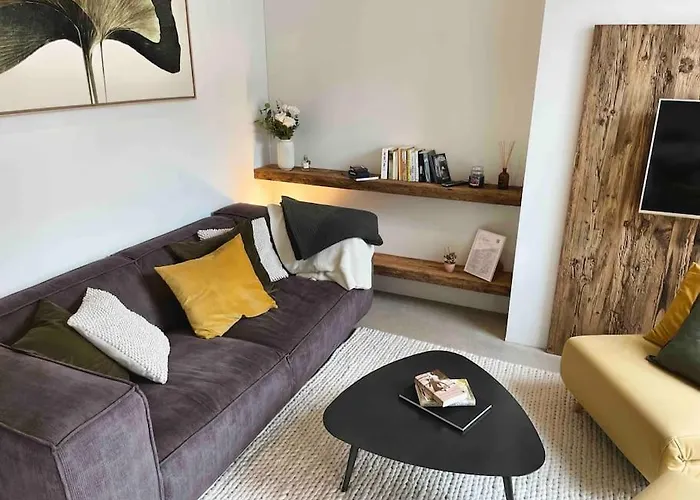 Stilvolles Loft Mit Naturpool شقة *